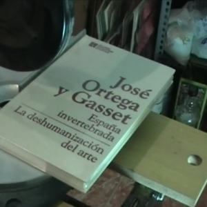 MARIO SANTAMARÍA Dividir por la línea dos libros