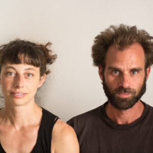 DEHORS/AUDELA