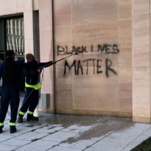 ANNA GIMEIN Escrito en el muro